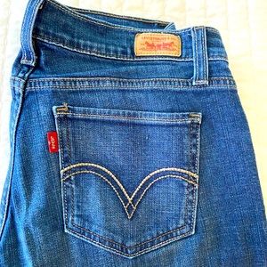 Levi 524 low rise skinny jean